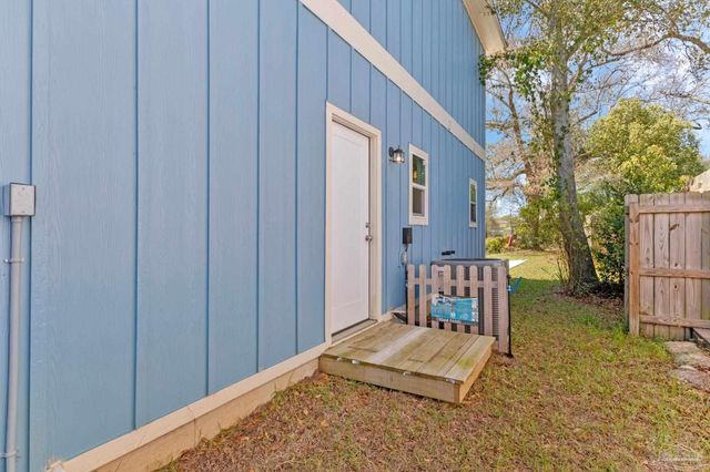 1301 Dr Martin Luther King Jr Dr, Pensacola, FL 32503