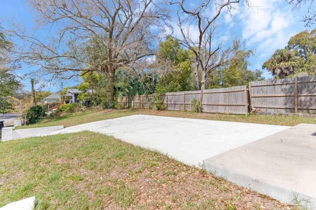 1301 Dr Martin Luther King Jr Dr, Pensacola, FL 32503