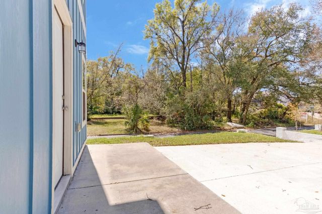 1301 Dr Martin Luther King Jr Dr, Pensacola, FL 32503