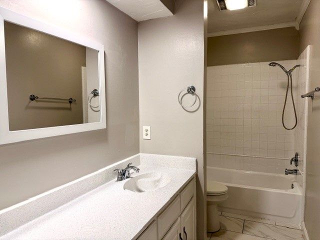 3812 Lynbrook Lane, Arlington, TX 76015