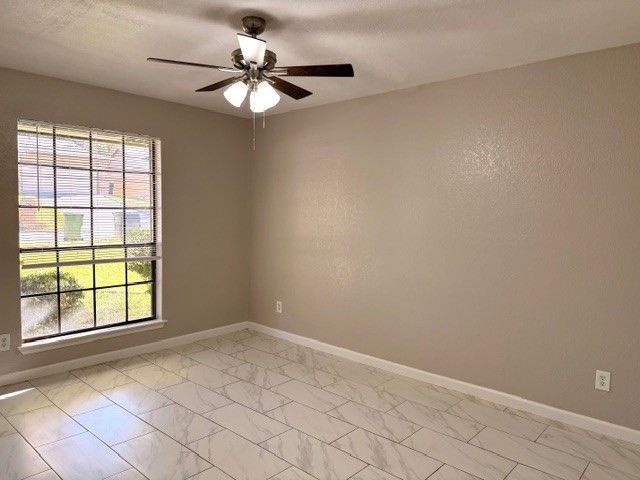 3812 Lynbrook Lane, Arlington, TX 76015