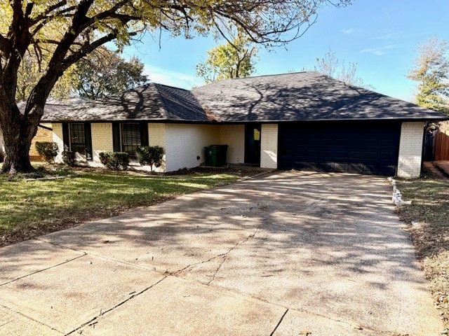 3812 Lynbrook Lane, Arlington, TX 76015