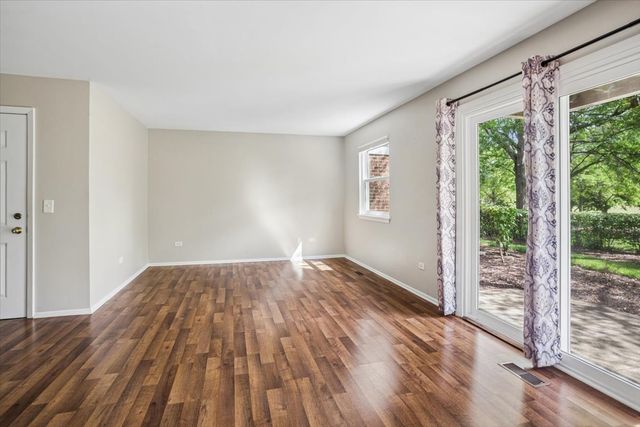 33 Ashburn Court B, Schaumburg, IL 60193