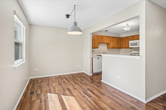 33 Ashburn Court B, Schaumburg, IL 60193