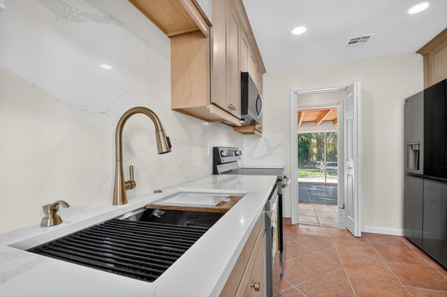 371 W 34th Street, Riviera Beach, FL 33404