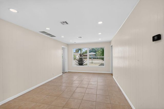 371 W 34th Street, Riviera Beach, FL 33404