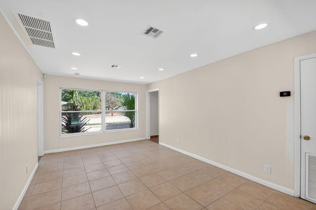 371 W 34th Street, Riviera Beach, FL 33404