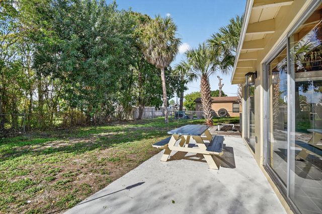371 W 34th Street, Riviera Beach, FL 33404