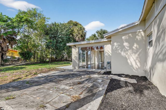 371 W 34th Street, Riviera Beach, FL 33404