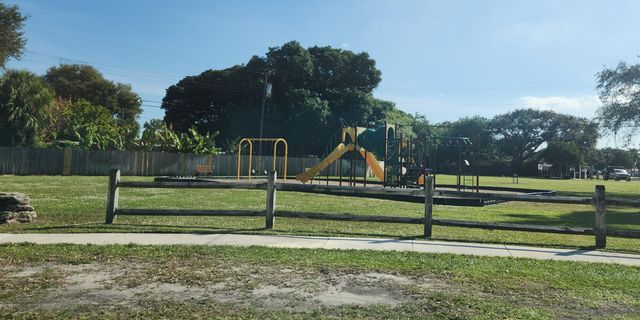 371 W 34th Street, Riviera Beach, FL 33404