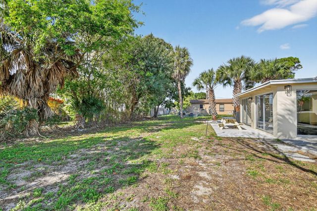 371 W 34th Street, Riviera Beach, FL 33404