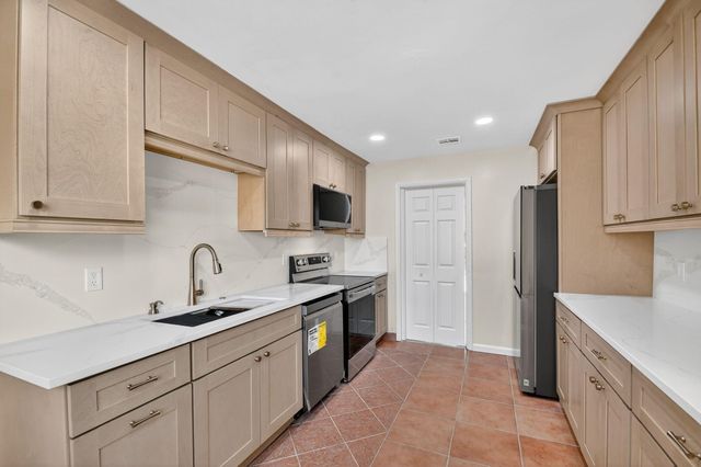 371 W 34th Street, Riviera Beach, FL 33404