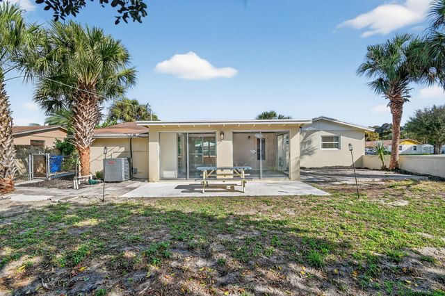 371 W 34th Street, Riviera Beach, FL 33404