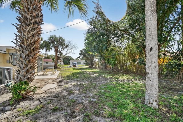 371 W 34th Street, Riviera Beach, FL 33404