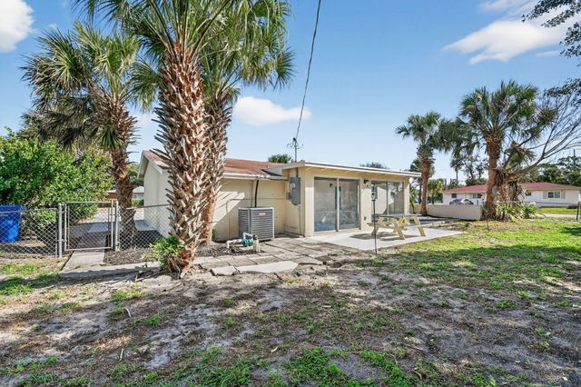371 W 34th Street, Riviera Beach, FL 33404