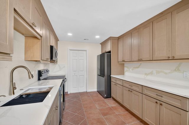 371 W 34th Street, Riviera Beach, FL 33404