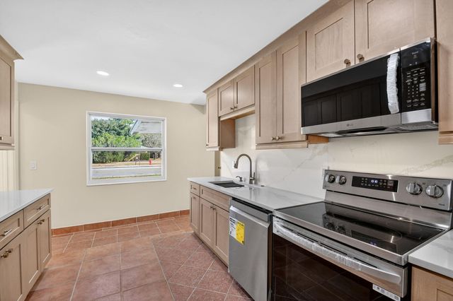 371 W 34th Street, Riviera Beach, FL 33404