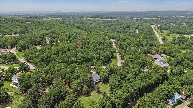 527 Beverly Hills Drive, Van Buren, AR 72956