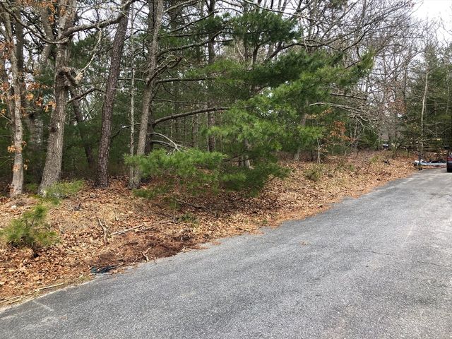 30 Wings Ln, Barnstable, MA 02635