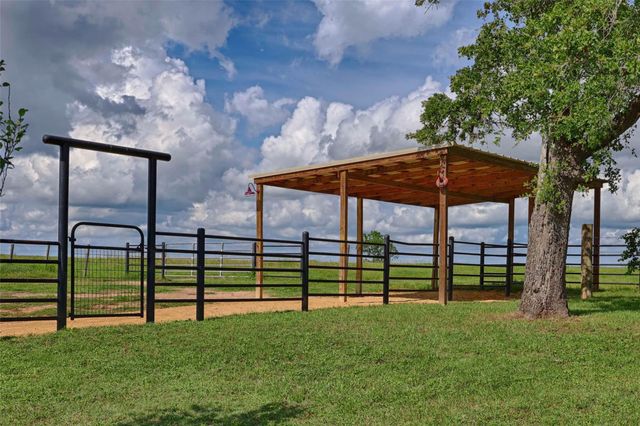 3545 E I 10 Frontage RD, Schulenburg, TX 78956