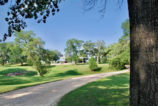 3545 E I 10 Frontage RD, Schulenburg, TX 78956
