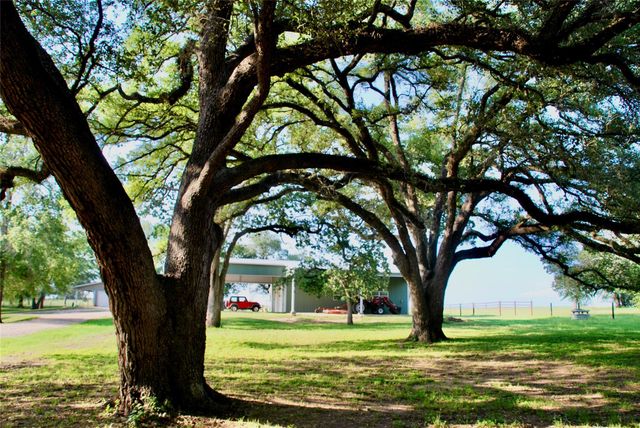 3545 E I 10 Frontage RD, Schulenburg, TX 78956