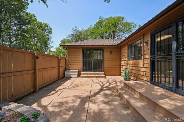 82 S Eagle Circle, Aurora, CO 80012