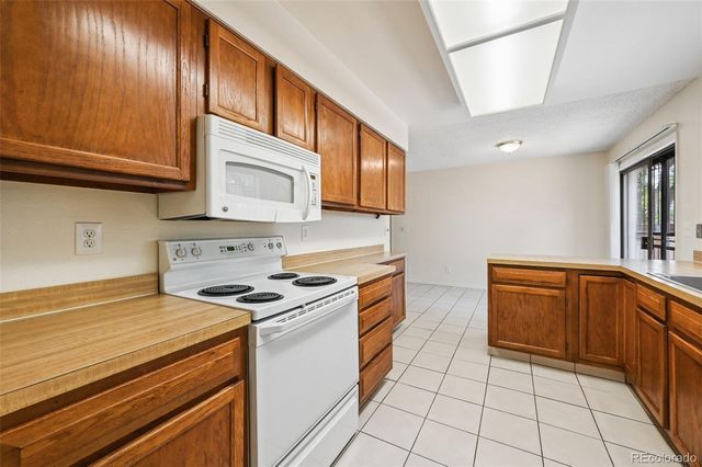 82 S Eagle Circle, Aurora, CO 80012