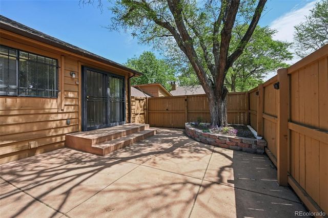 82 S Eagle Circle, Aurora, CO 80012