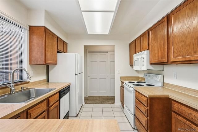82 S Eagle Circle, Aurora, CO 80012