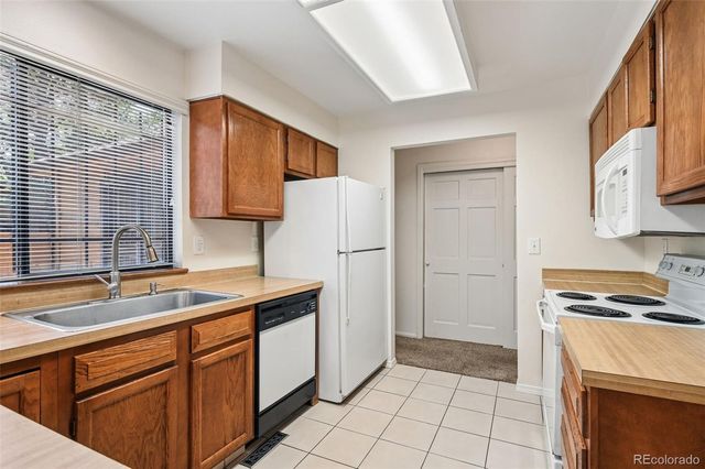 82 S Eagle Circle, Aurora, CO 80012