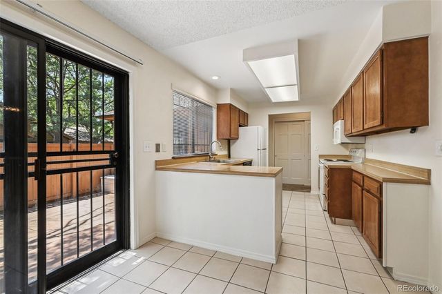 82 S Eagle Circle, Aurora, CO 80012