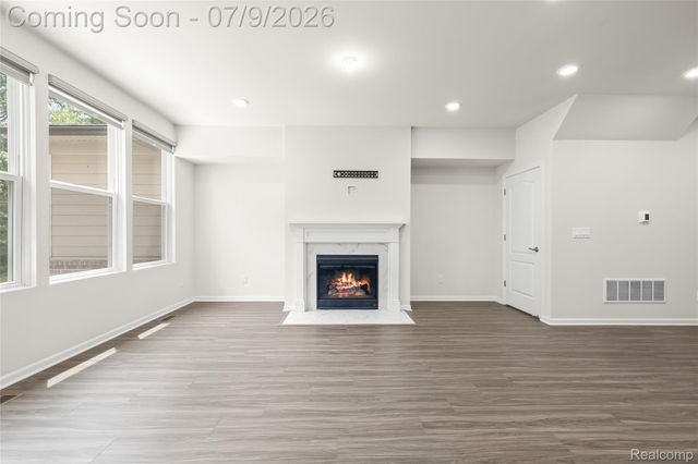 208 Addison Circle, Commerce Charter Township, MI 48390