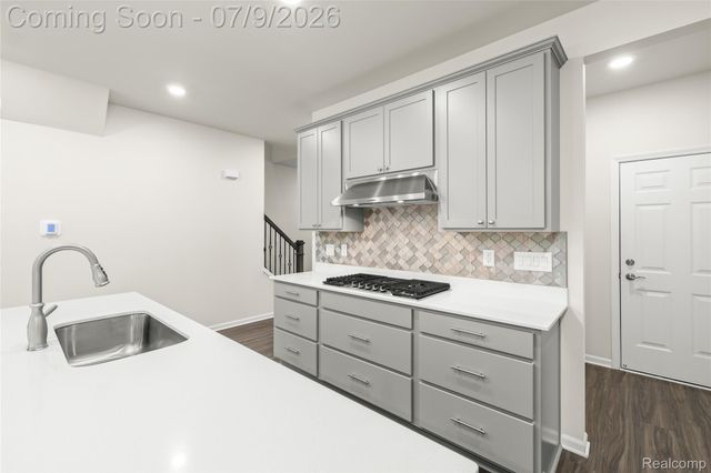 208 Addison Circle, Commerce Charter Township, MI 48390