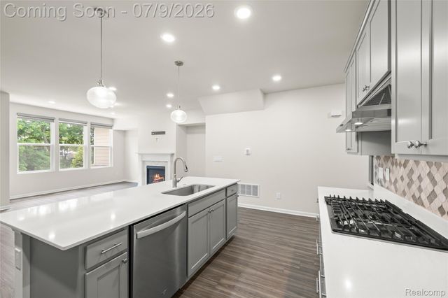 208 Addison Circle, Commerce Charter Township, MI 48390