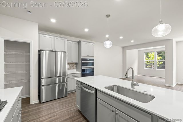 208 Addison Circle, Commerce Charter Township, MI 48390