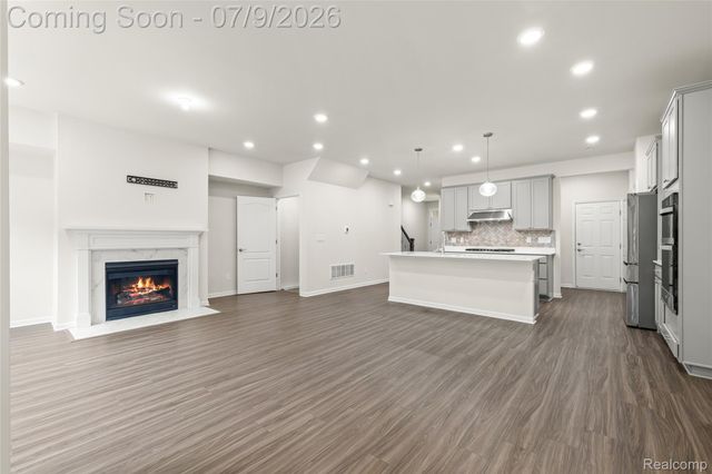 208 Addison Circle, Commerce Charter Township, MI 48390