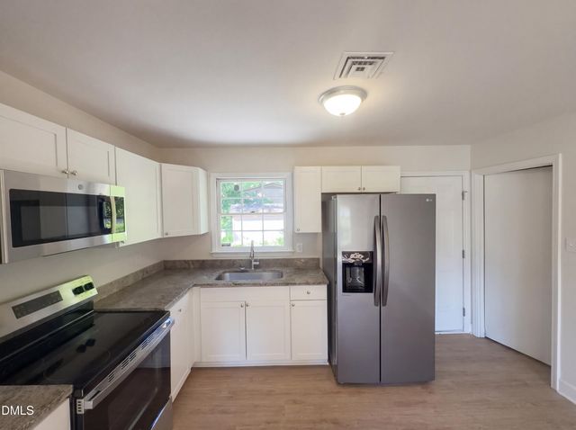 801 Daleview Court, Greensboro, NC 27406