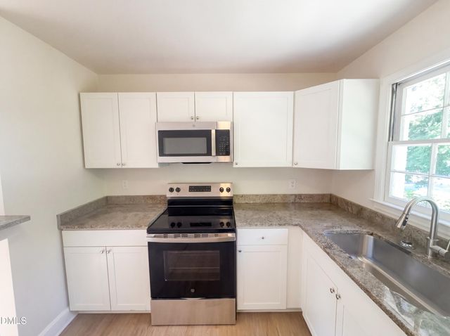 801 Daleview Court, Greensboro, NC 27406
