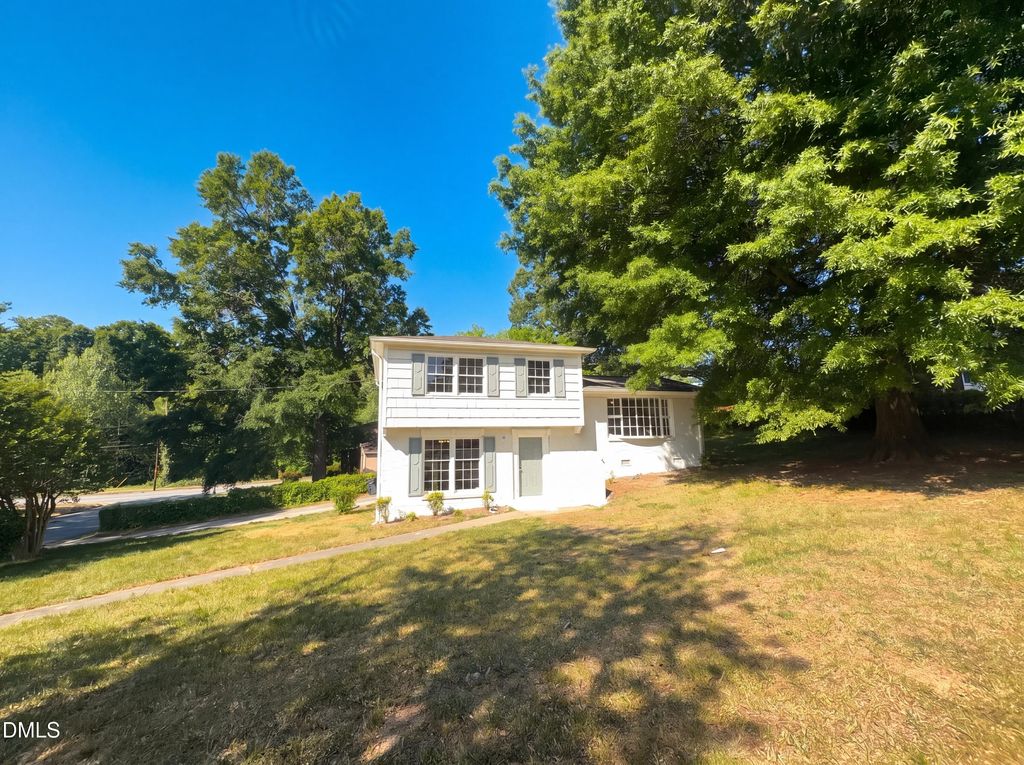 801 Daleview Court, Greensboro, NC 27406