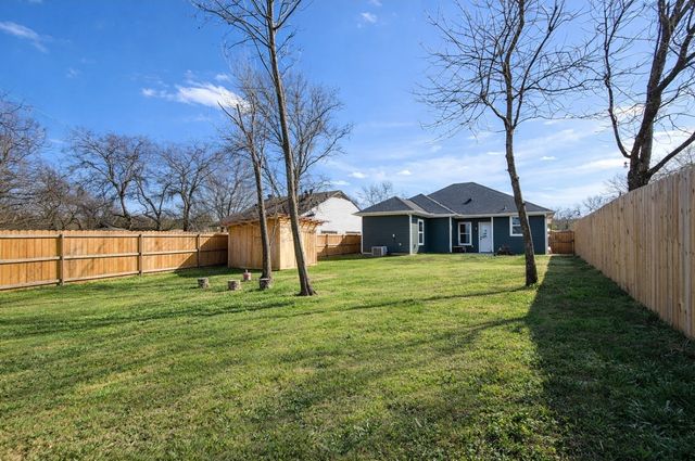 909 W Walker Street, Denison, TX 75020