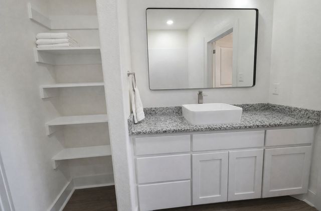 909 W Walker Street, Denison, TX 75020