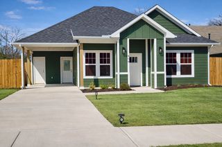 909 W Walker Street, Denison, TX 75020