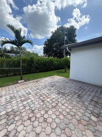 1532 Trillo Ave, Coral Gables, FL 33146