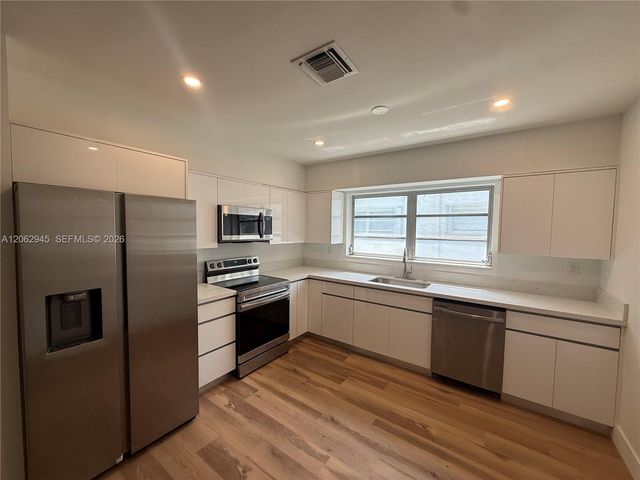 1532 Trillo Ave, Coral Gables, FL 33146