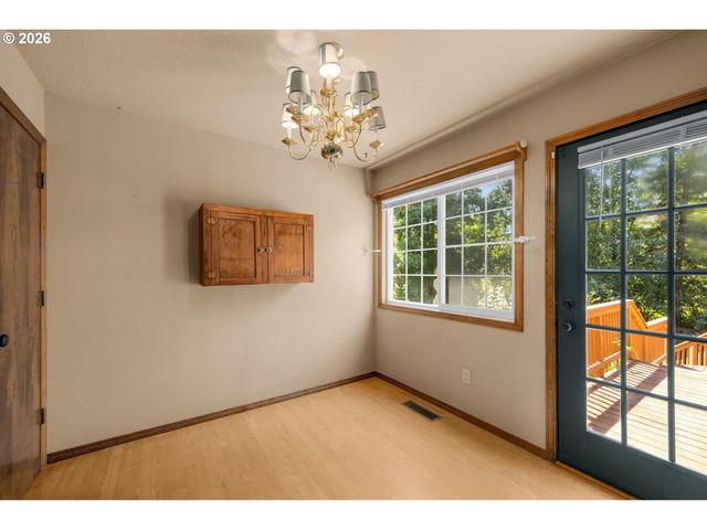 343 Ne HILLWOOD Dr, Hillsboro, OR 97124