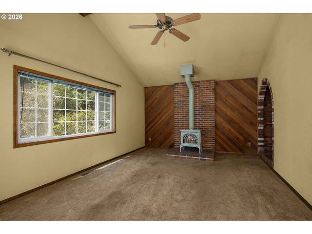 343 Ne HILLWOOD Dr, Hillsboro, OR 97124