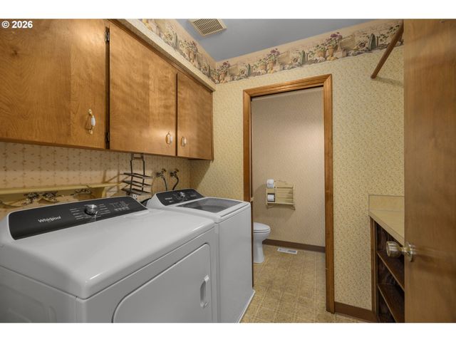 343 Ne HILLWOOD Dr, Hillsboro, OR 97124