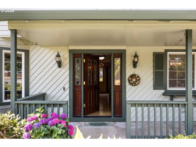 343 Ne HILLWOOD Dr, Hillsboro, OR 97124