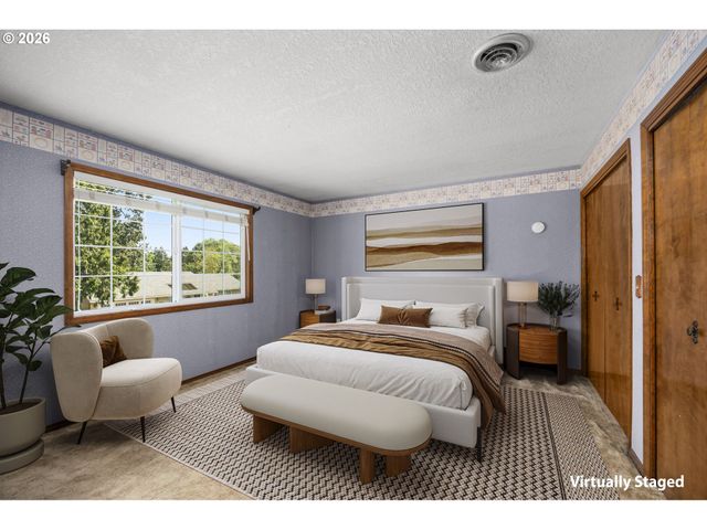 343 Ne HILLWOOD Dr, Hillsboro, OR 97124
